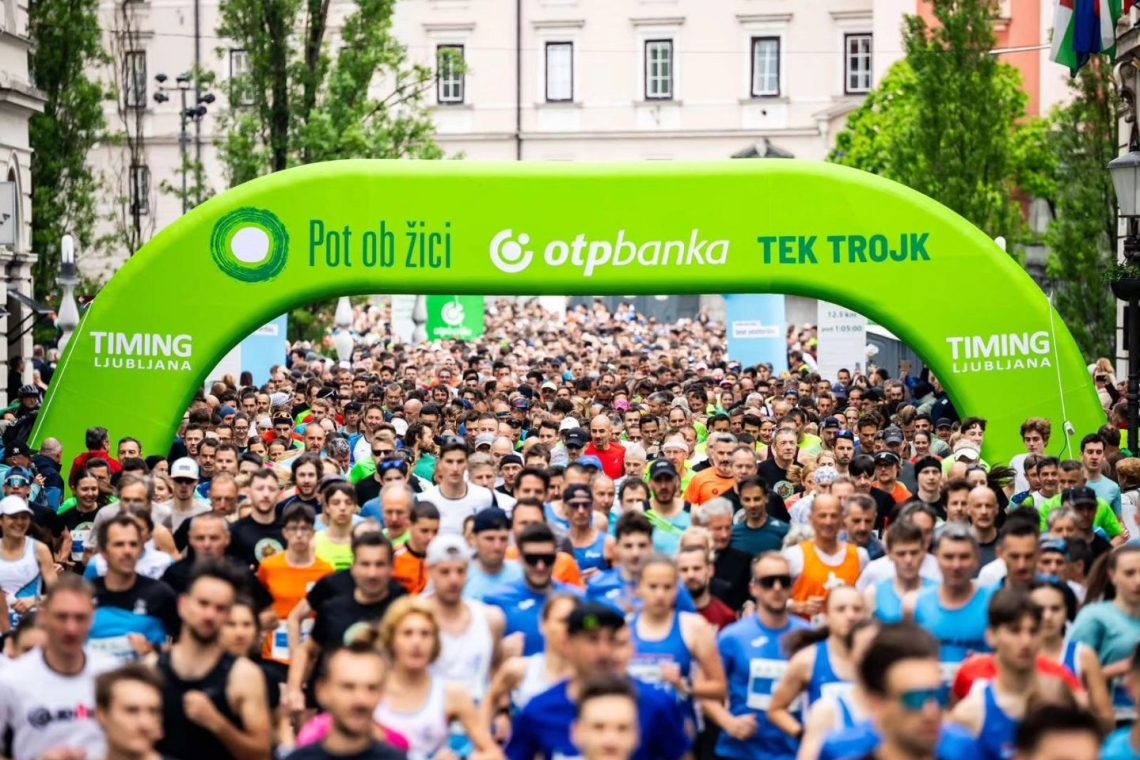 Modri dirkači najboljši na teku trojk na 67. Poti ob žici v Ljubljani