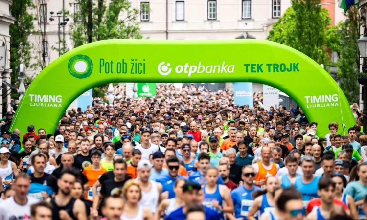 Modri dirkači najboljši na teku trojk na 67. Poti ob žici v Ljubljani