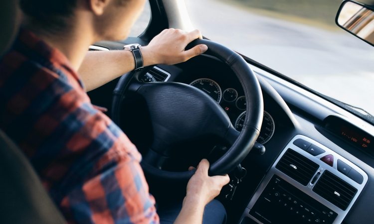 Stavka ocenjevalcev vozniških izpitov bi po mnenju AVP le podaljšala čakalne vrste za izpite
