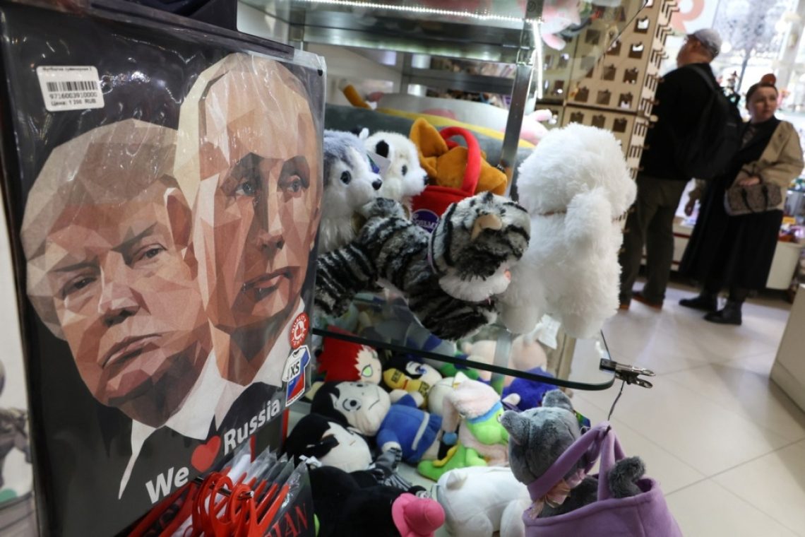 Trump in Putin opravila več kot dveurni telefonski pogovor o Ukrajini