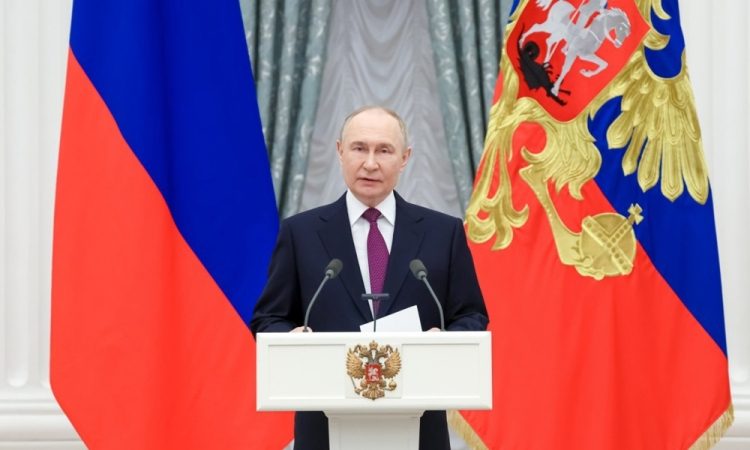 Putin napovedal vzpostavitev varovalnega pasu ob meji z Ukrajino