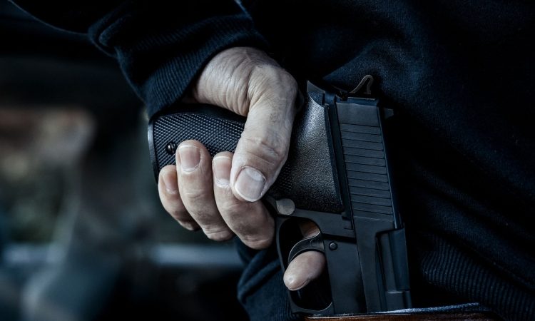 V središču Ljubljane pretep in streljanje, poškodovan 30-letnik