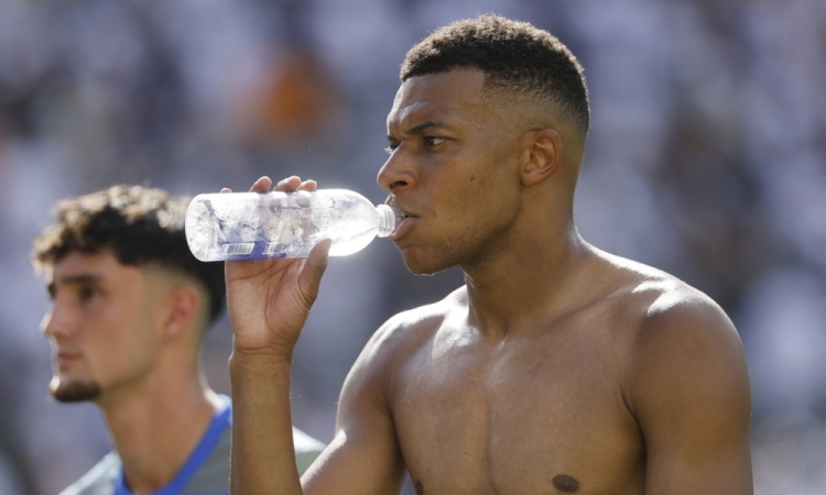Mbappé prevzel številko 10 po Modriću, negotovost okoli Viniciusa