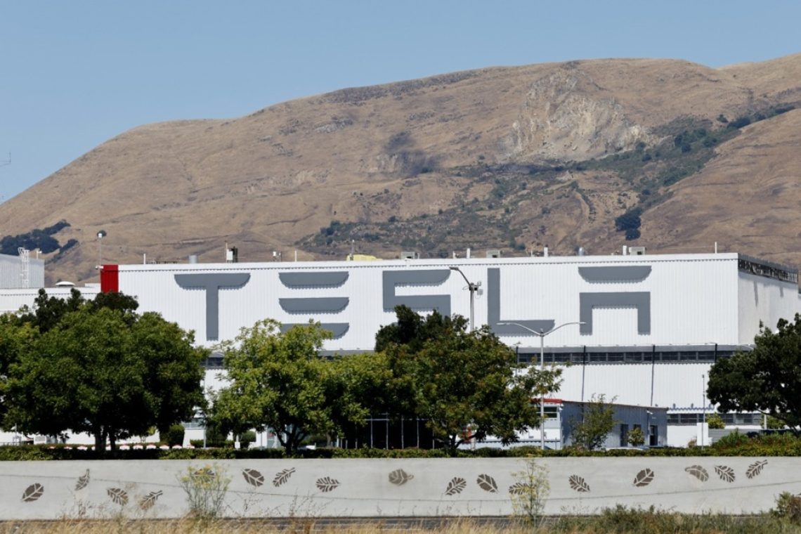Tesla mora plačati 242 milijonov dolarjev zaradi smrtne nesreče z avtopilotom