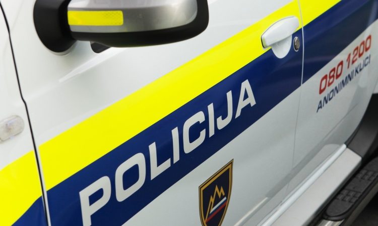 V prometni nesreči umrl 17-letnik, voznik pod vplivom alkohola
