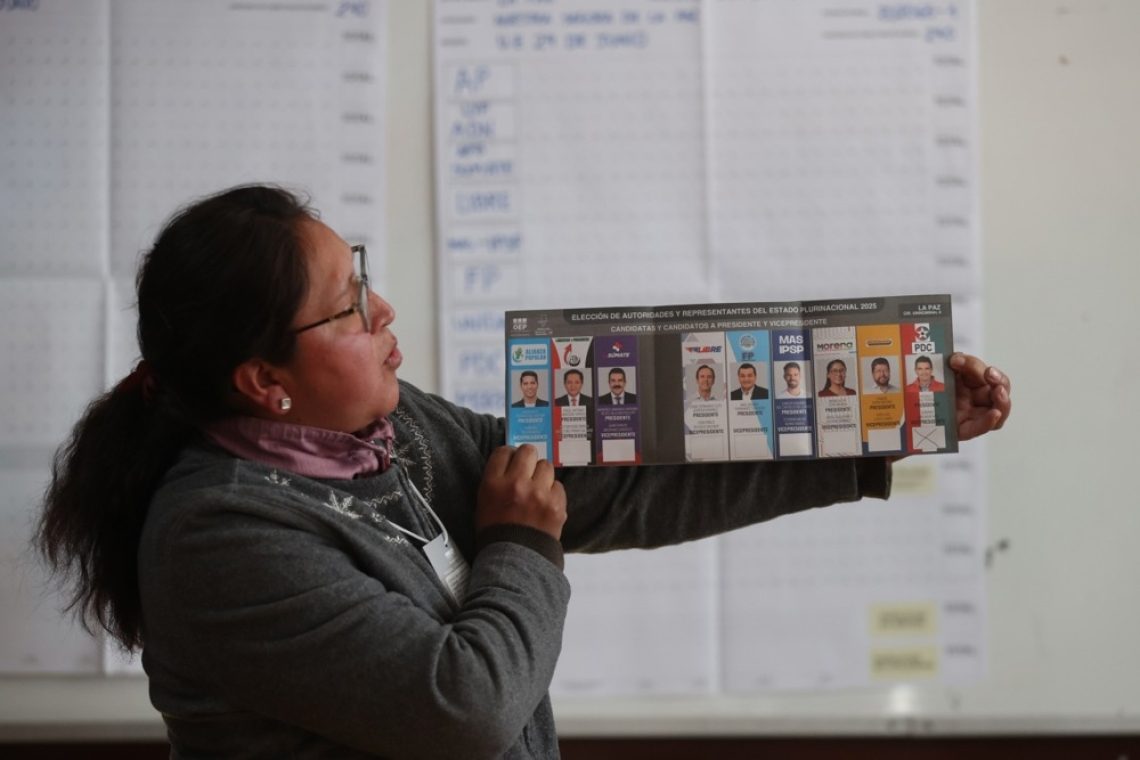 Bolivija po dveh desetletjih masizma vstopa v neznano politično obdobje