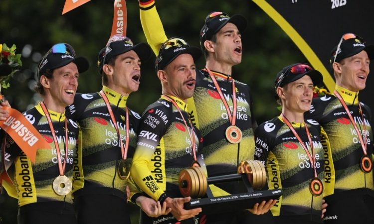 Zmikavti na Vuelti obiskali ekipo Visma Lease a Bike