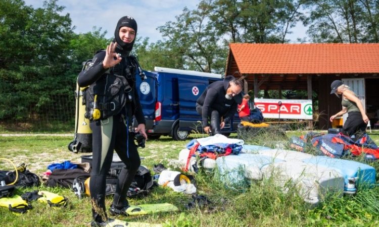 Soboško jezero očistili potapljači in učenci murskosoboških osnovnih šol