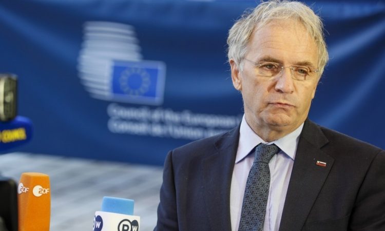 Hišna preiskava pri nekdanjem notranjem ministru Alešu Hojsu
