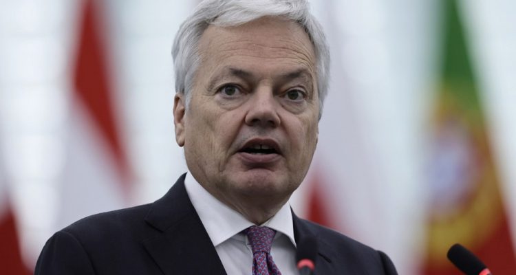 Nekdanji evropski komisar Didier Reynders formalno obtožen pranja denarja