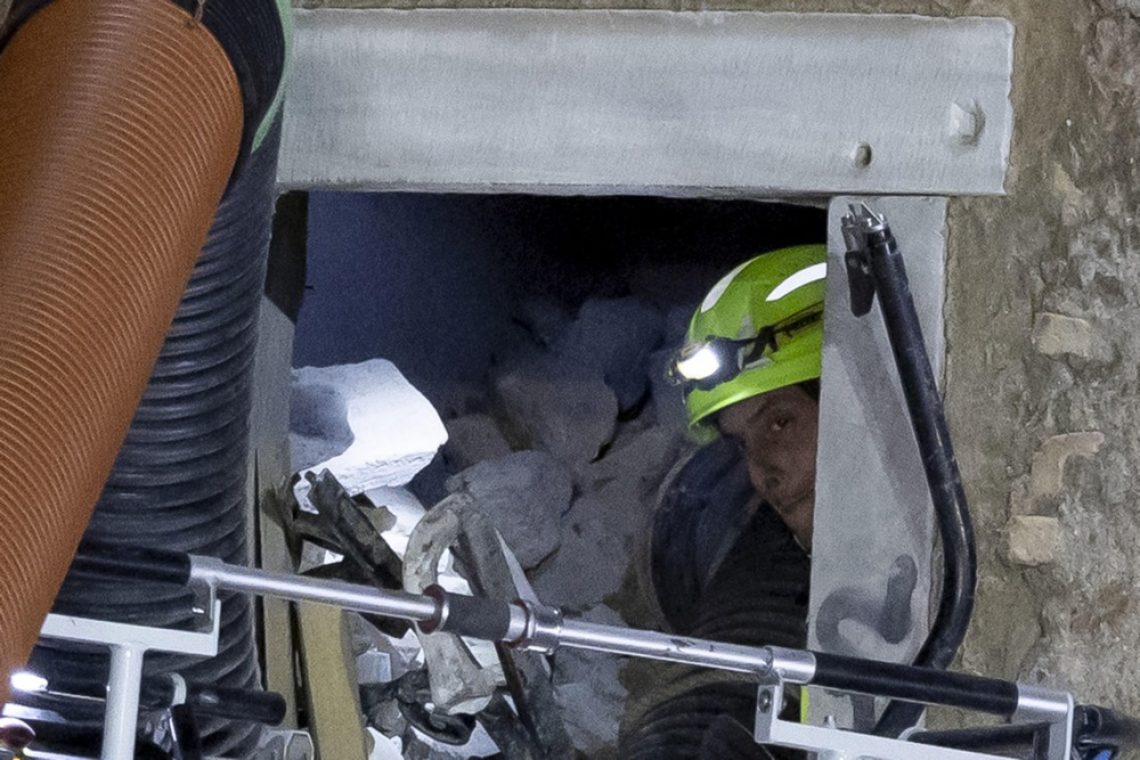 V Rimu po zrušenju srednjeveškega stolpa umrl delavec 
