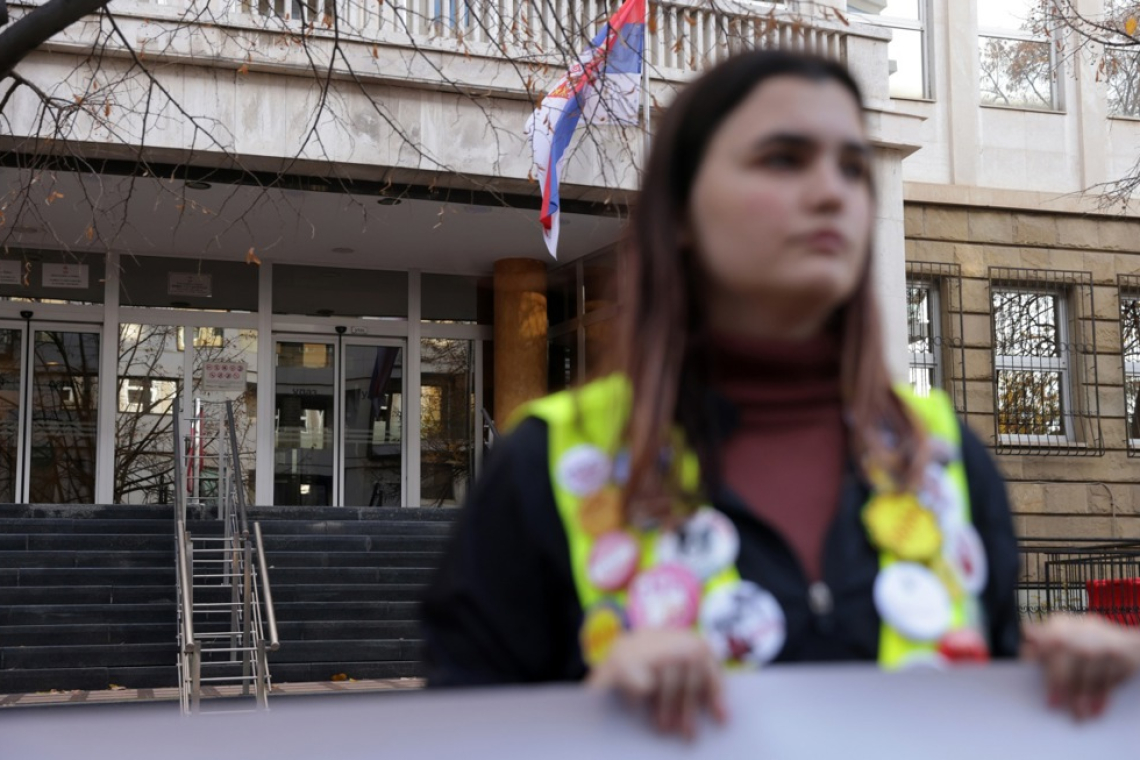 Država mora plačati odškodnino družinama dveh žrtev zrušitve nadstreška v Novem Sadu