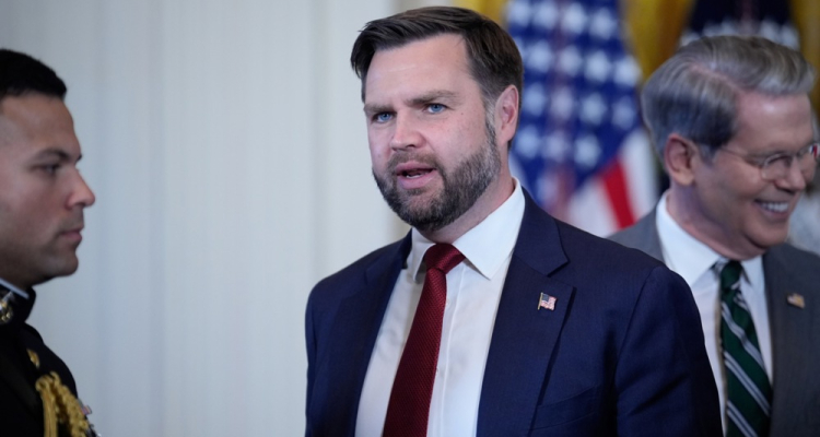 Erika Kirk podprla JD Vancea kot naslednika Donalda Trumpa