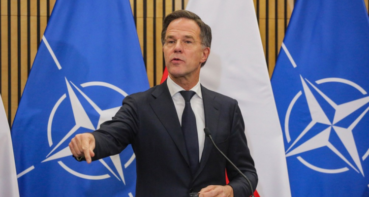 Rutte: Evropa naj okrepi obrambo, popolna neodvisnost od ZDA ni potrebna