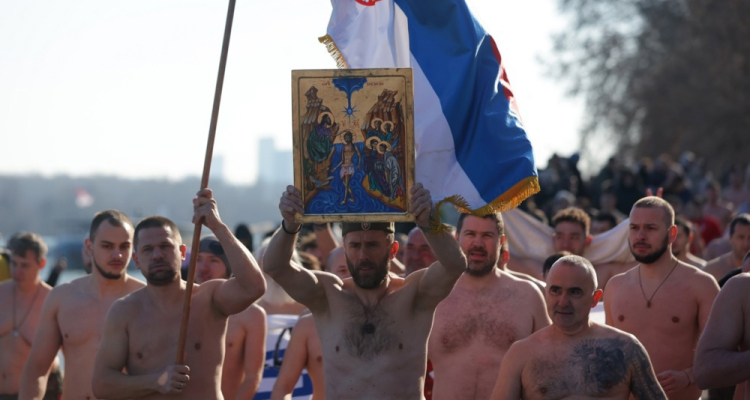 Plavanje za Časni krst povezalo Srbijo ob prazniku Bogojavljenja