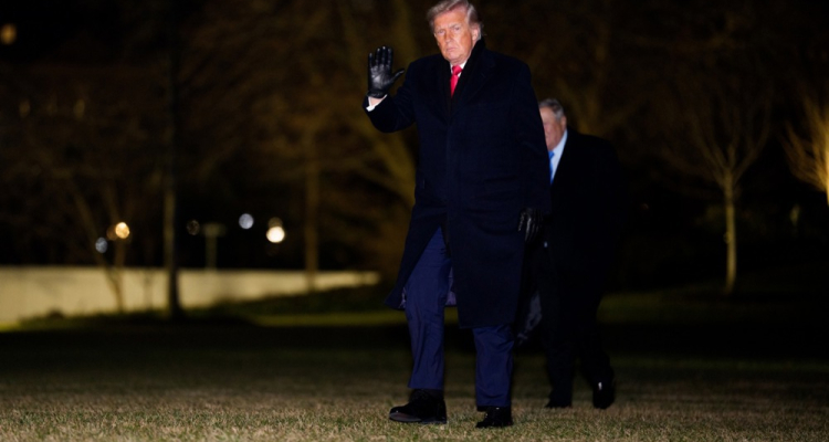 Trump kritiziral britansko predajo Chagosa in pozval k ameriški Grenlandiji