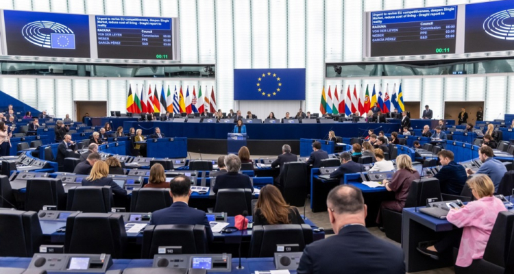 Evropski parlament za 90 milijard evrov posojila Ukrajini