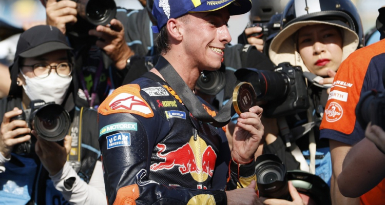 Acosta zmaga v sprintu, sledila sta mu Marc Marquez in Fernandez
