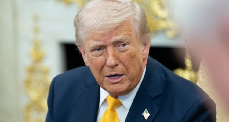 Trump razmišlja o posegu v iransko naftno infrastrukturo