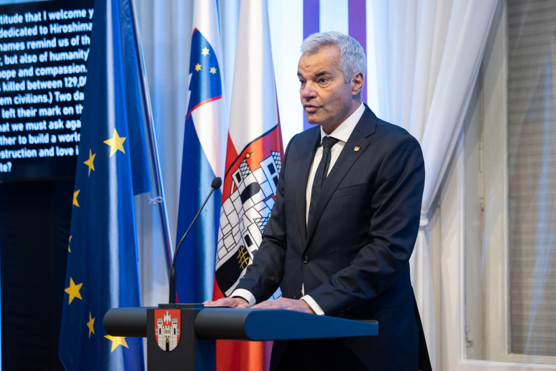 Arsenovič zavrača očitke o nepravilnostih pri prodaji zemljišč