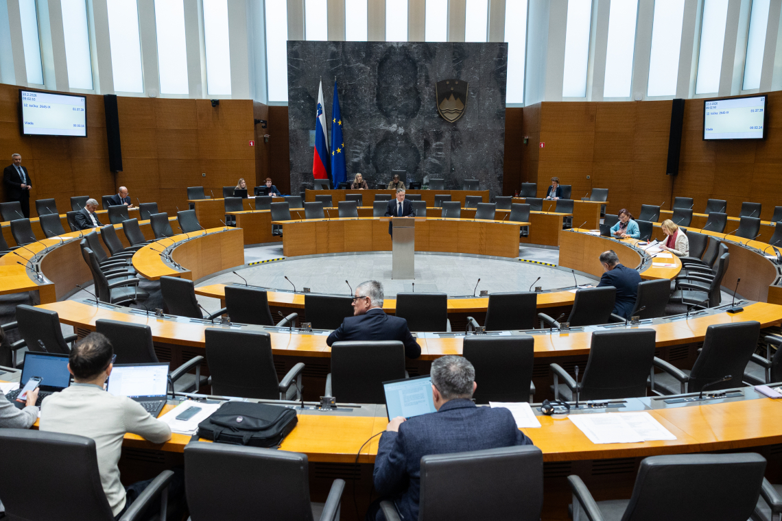 DZ potrdil mandate in uradno začel deseti sklic