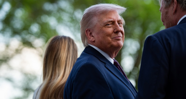 Trump napovedal uničenje ladij ob kršitvah blokade