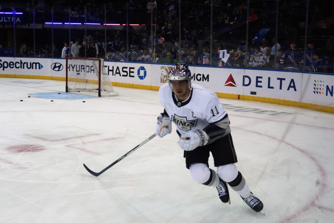 Kopitarjevi kralji s porazom začeli končnico NHL